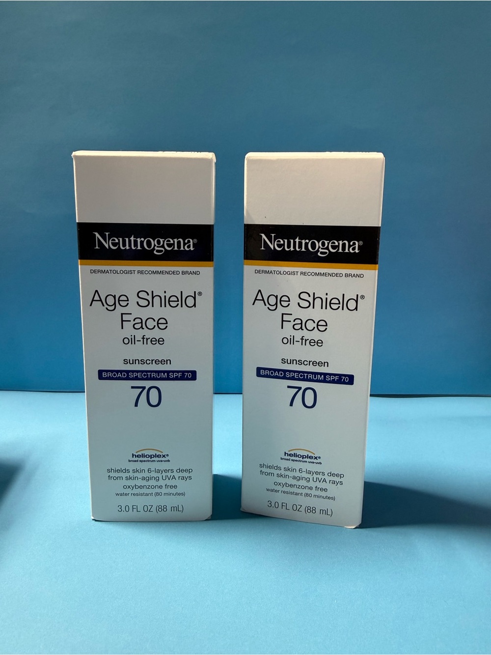 Neutrogena Age Shield Face Oil-Free Sunscreen SPF 70 – White